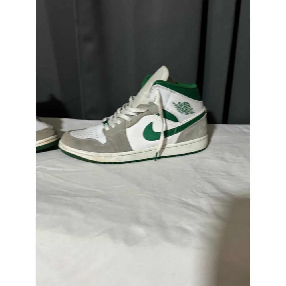 Jordan 1 Mid SE Grey Green